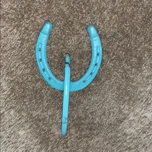 horse shoe hanger
